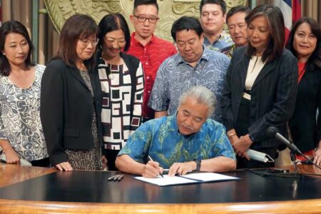 Governor signs bills related to Hawaii’s clean energy transition